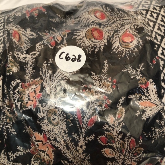 Joie Laurina Floral Red White Red Flutter Short Sleeve Top V-Neck Shirt Small - Picture 14 of 16